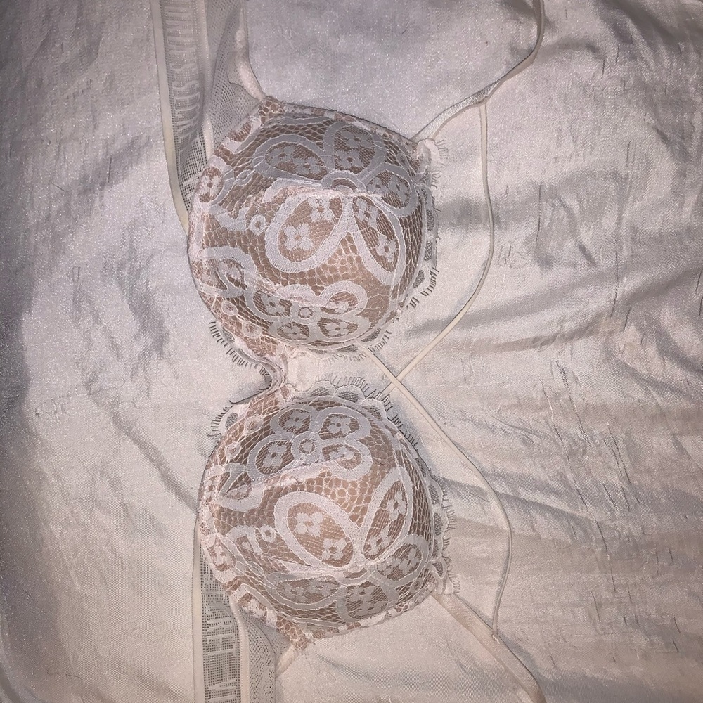 Victoria’s Secret bombshell bra
